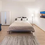 Second District Charming Flat