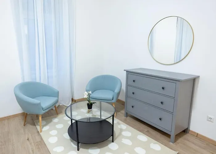 Second District Charming Flat