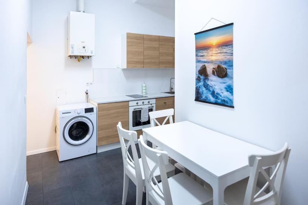 Second District Charming Flat Apartamento